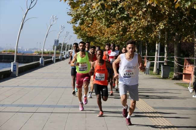 Kocaeli'de Cumhuriyet Koşusu ve Çocuk Maratonu düzenlendi