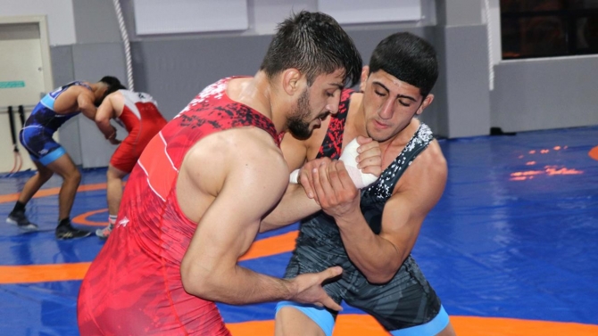 Yenilgilere hırslandı, madalyaları topladı