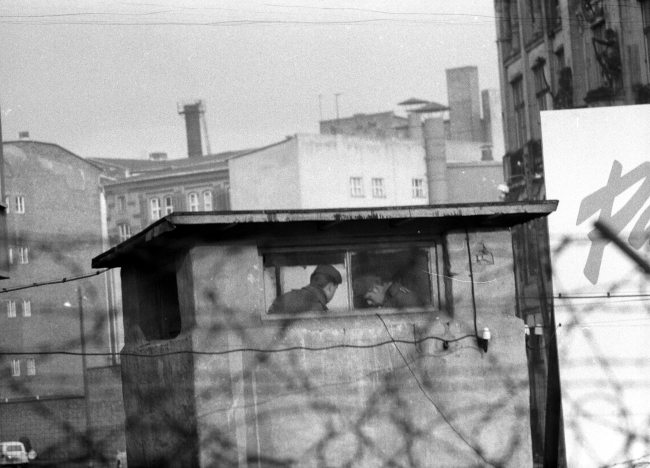 Soğuk Savaş'ın sembolü Berlin Duvarı'nın yıkılışının 33. yılı