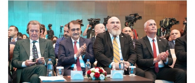 Amcaoğlu, Antalya’daki Enerji Zirvesi’nde konuştu:Mavi Vatan projesine sahip çıkacağız