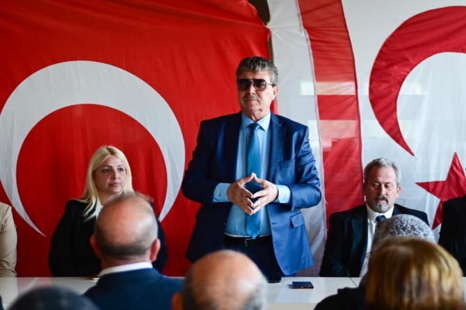 Üstel, Mehmetçik, Büyükkonuk ve Yedikonuk’u ziyaret etti: ‘Muhalefet konuşur, biz yaparız’