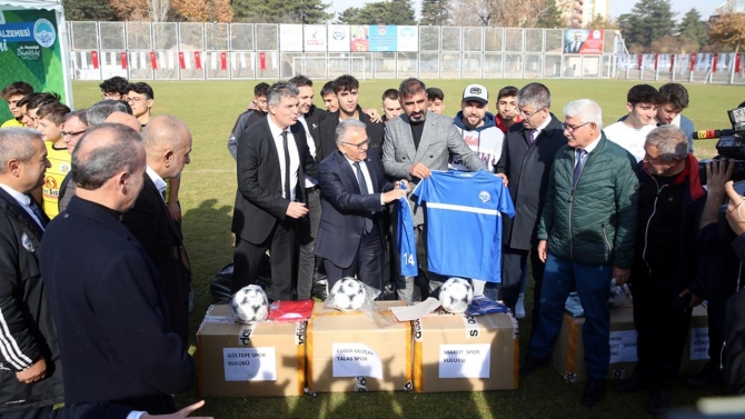Kayseri'de amatör spor kulüplerine malzeme desteği