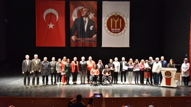 Bilecik'teki "Engelsiz Yaşam Zirvesi"nde başarılı sporcular hikayelerini anlattı