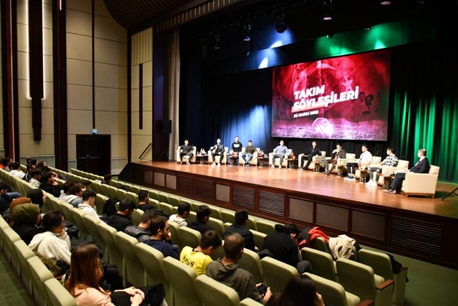 Konyasporlu futbolcular Şut ve Gol: Türk Futbol Tarihi Sergisi'ni gezdi