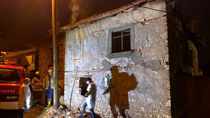 Yaşlı kadın kendi evinde çıkan yangında hayatını kaybetti