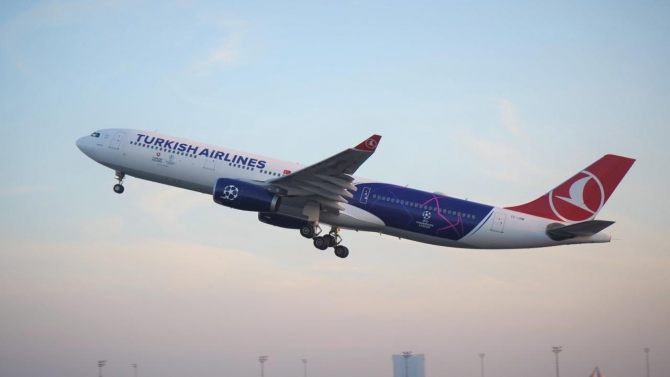 THY'nin Şampiyonlar Ligi temalı uçağı havalandı