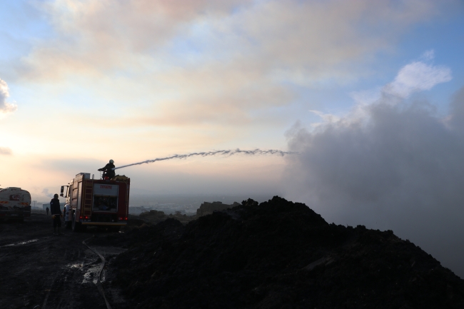 Denizli'de bir santralin depolama sahasında yangın çıktı