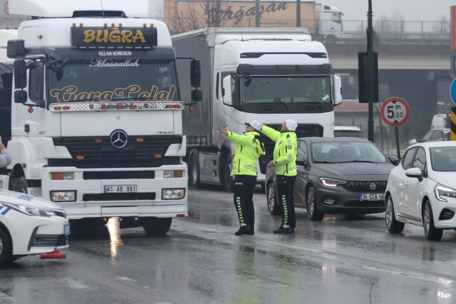 Bursa-İstanbul kara yolunda kar trafiği