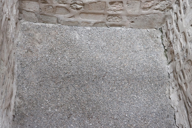 Tarihi camideki ahşap sütunlar 'karlık' sayesinde ayakta kalmış