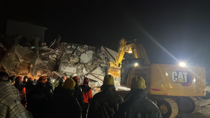 Ekipler Adıyaman’da çalışmalarını sürdürüyor