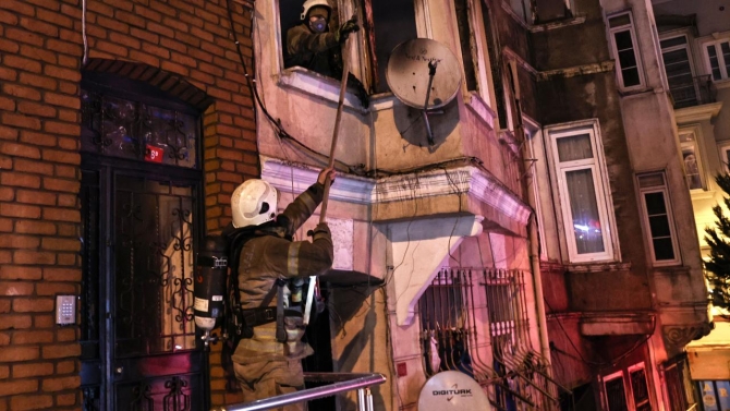 Beyoğlu'nda bina yangını
