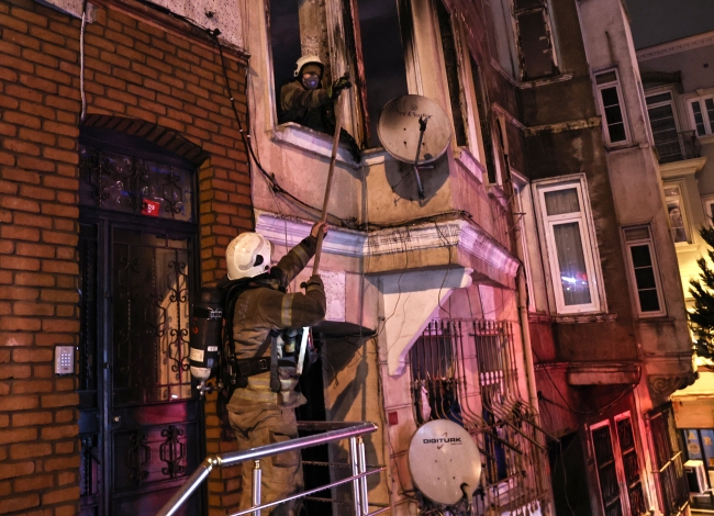 Beyoğlu'nda bina yangını
