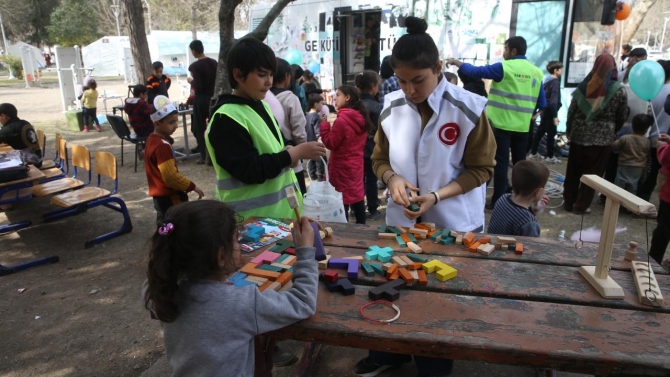 Afetin çocuklar üzerindeki etkisi azaltılmaya çalışılıyor