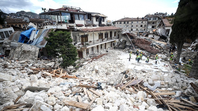 Hatay'da tarihi yapıların enkazından 300'e yakın eser kurtarıldı
