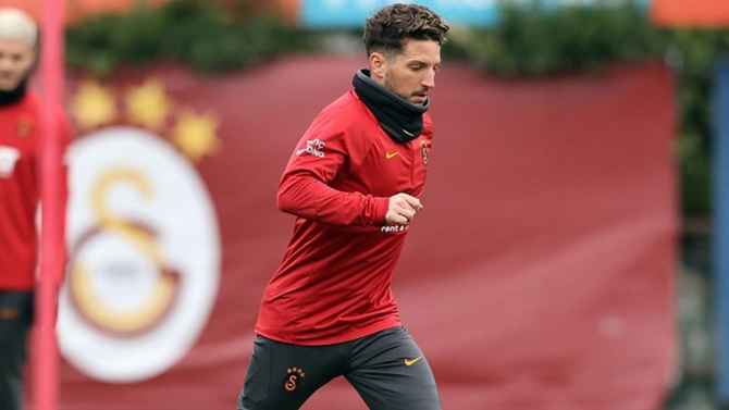 Galatasaray'da Dries Mertens takımla çalıştı