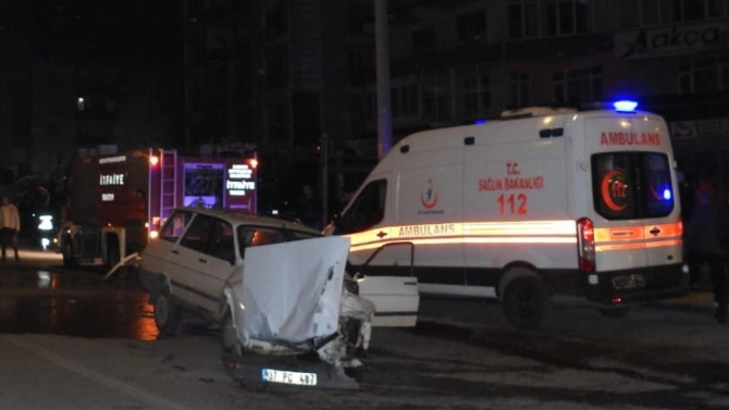 Samsun'da otomobil ile minibüs çarpıştı: 6 yaralı