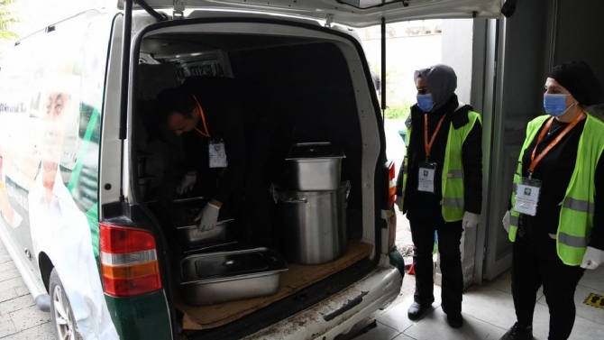 Osmaniye Belediyesi, Ramazan ayında günlük 30 bin kişilik sıcak yemek dağıtıyor