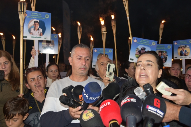 ‘Meleklerin Şehri’ meşalelerle aydınlandı.. “İsias Ortak Davamız” diyen binlerce kişi adalet talebiyle yürüdü…