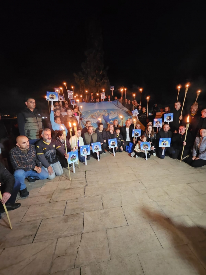 ‘Meleklerin Şehri’ meşalelerle aydınlandı.. “İsias Ortak Davamız” diyen binlerce kişi adalet talebiyle yürüdü…