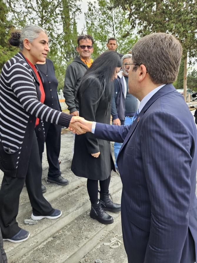 TC Adalet Bakanı Tunç KKTC’’de…. Tunç ilk olarak Gazimağusa’da Şampiyon Melekler’in mezarlarını ziyaret etti