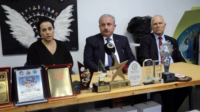 Şentop, Şampiyon Meleklerin kabirlerini ziyaret etti, aileler ile bir araya geldi