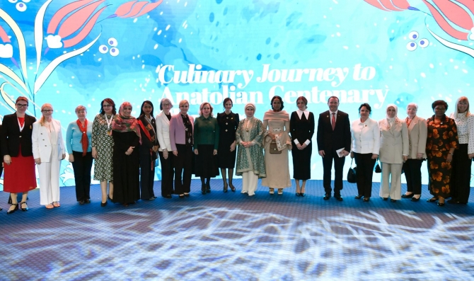 Cumhurbaşkanı Ersin Tatar’ın eşi Sibel Tatar, Antalya’da ‘Yüksek Düzeyli Kadın, Barış ve Güvenlik’ konulu panele katıldı