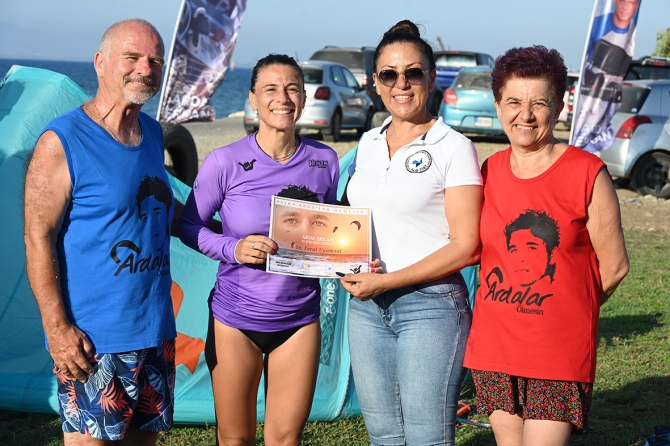 Arda Erkan anısına “Başka Ardalar Ölmesin” sloganıyla 10. Kite-Surf etkinliği yapıldı