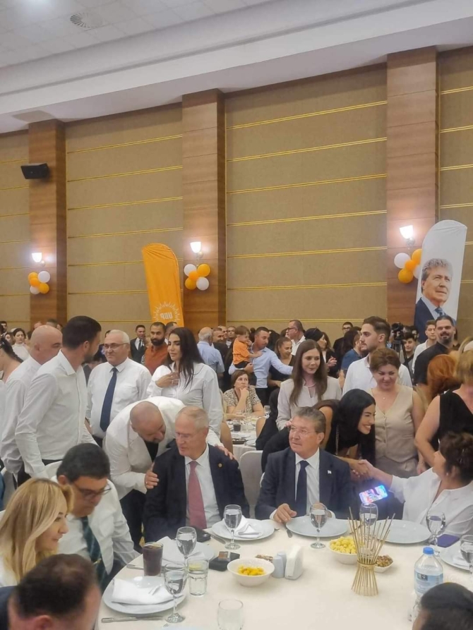 Başbakan Üstel, Girne’de UBP Girne İlçesi Mazbata töreninde partililer ile bir araya geldi