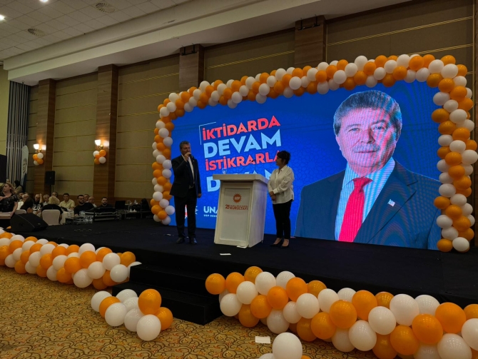 Başbakan Üstel, Girne’de UBP Girne İlçesi Mazbata töreninde partililer ile bir araya geldi