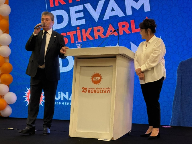 Başbakan Üstel, Girne’de UBP Girne İlçesi Mazbata töreninde partililer ile bir araya geldi