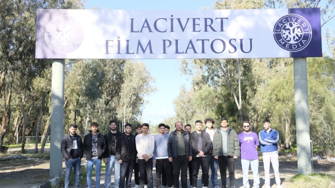 Kıbrıs Türk halkının özgürlüğe giden mücadelesinin anlatılacağı “Ayşe Tatile Çıktı” isimli sinema filminin hazırlıkları sürüyor