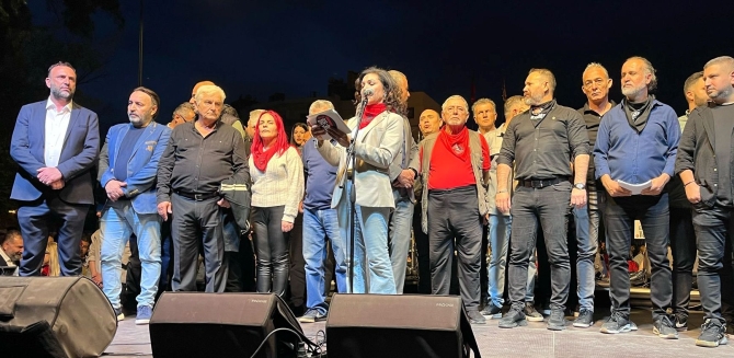 Öğretmen Sendikaları Lefkoşa Şehitler Anıtı önünde 40 örgütün desteğiyle eylem yaptı