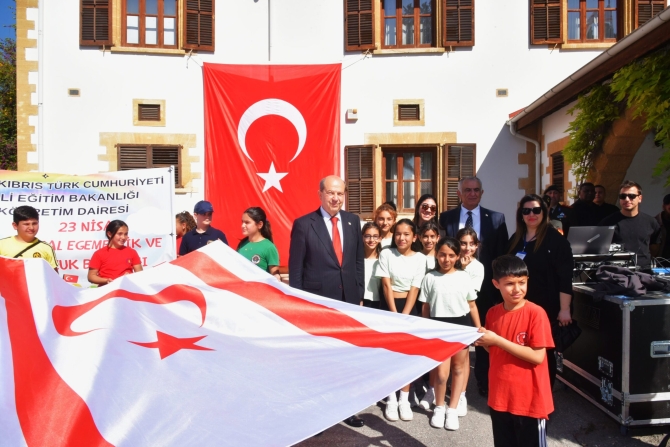 23 Nisan Ulusal Egemenlik ve Çocuk Bayramı kutlamaları çerçevesinde Lefkoşa’da kortej düzenlendi