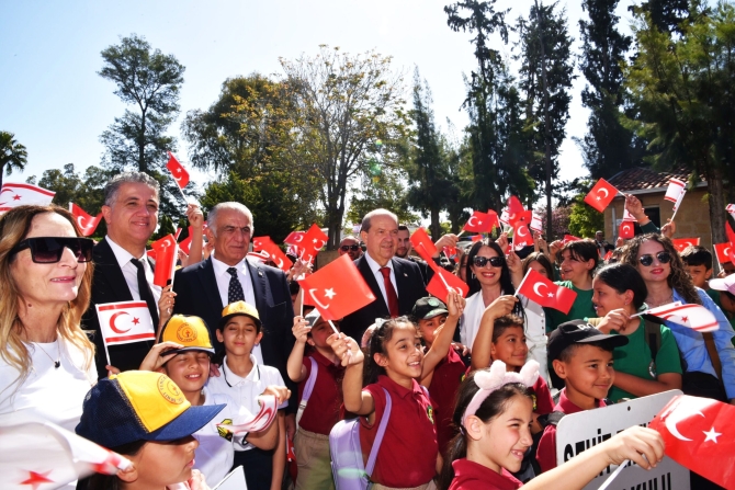 23 Nisan Ulusal Egemenlik ve Çocuk Bayramı kutlamaları çerçevesinde Lefkoşa’da kortej düzenlendi