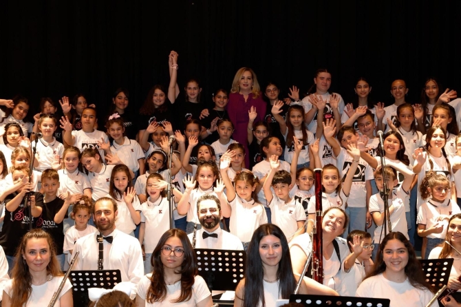 Cumhurbaşkanlığı Fidan Çocuk Korosu ve Orkestrası’ndan 23 Nisan konseri.. Sibel Tatar: “Çok mutlu olup, gururlandım”