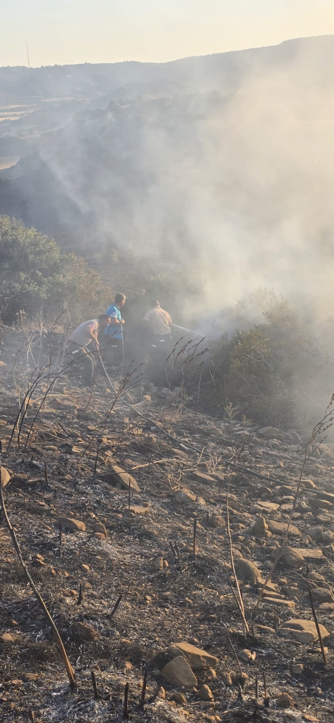 Avtepe-Kuruova köyleri arasında çıkan yangın kontrol altına alındı, Sivil Savunma ekipleri soğutma çalışması yapıyor