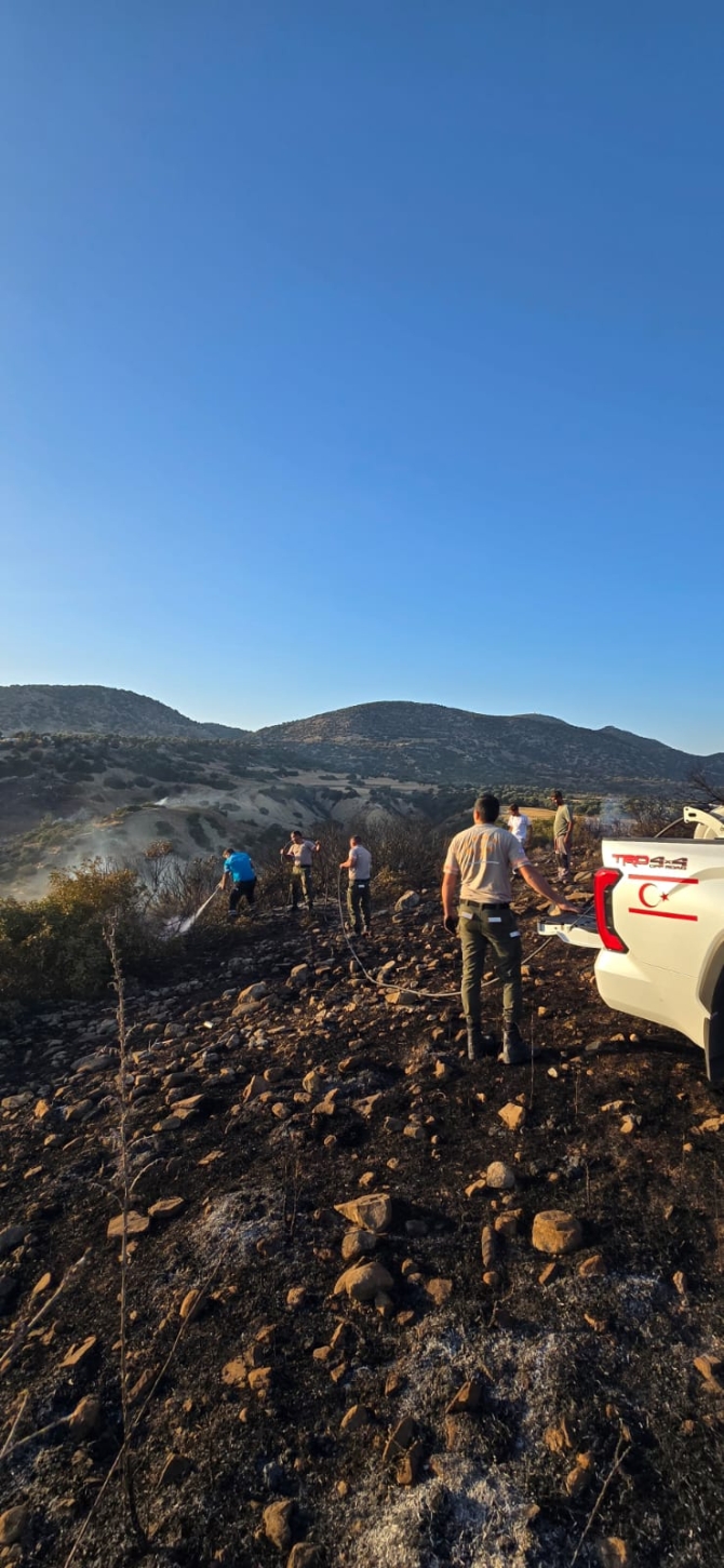 Avtepe-Kuruova köyleri arasında çıkan yangın kontrol altına alındı, Sivil Savunma ekipleri soğutma çalışması yapıyor