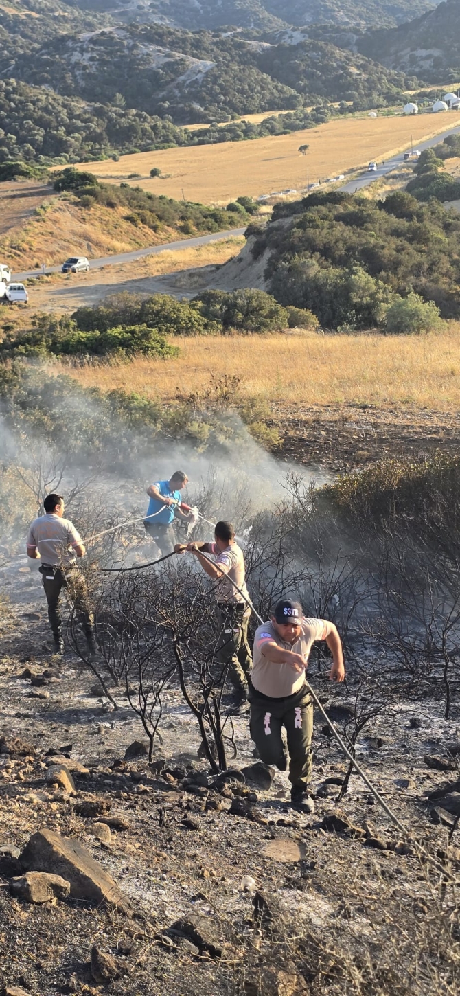 Avtepe-Kuruova köyleri arasında çıkan yangın kontrol altına alındı, Sivil Savunma ekipleri soğutma çalışması yapıyor