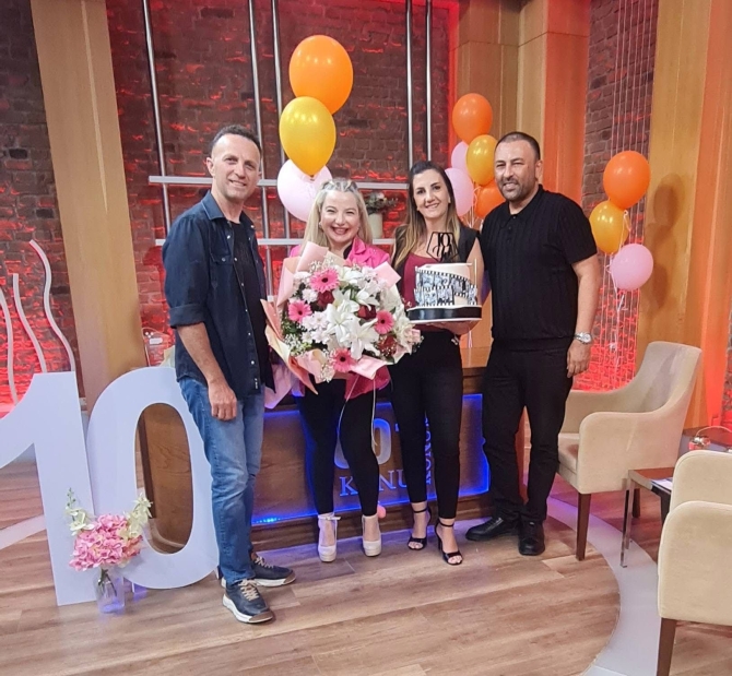 “1001 Konu 1001 Konuk” 10. yaşını canlı yayında kutladı!