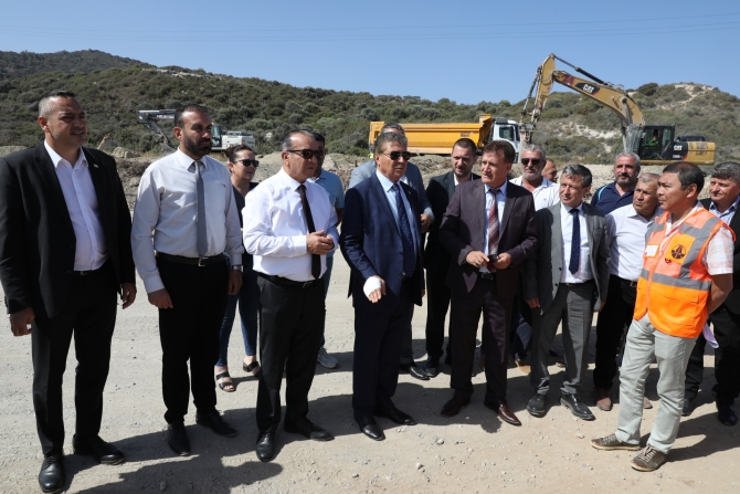 Başbakan Üstel, Kayalar-Sadrazamköy anayolu yol yapım ve iyileştirme çalışmalarında incelemede bulundu
