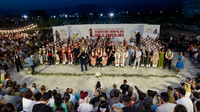 1. “Yaşatan Adımlar Halk Dansları Şöleni” Kızılbaş Parkı’nda yapıldı