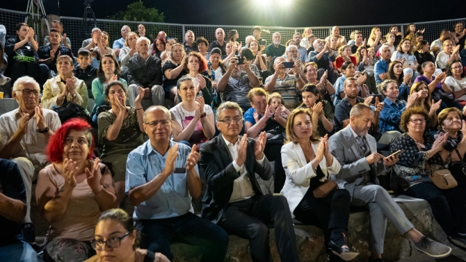 1. “Yaşatan Adımlar Halk Dansları Şöleni” Kızılbaş Parkı’nda yapıldı