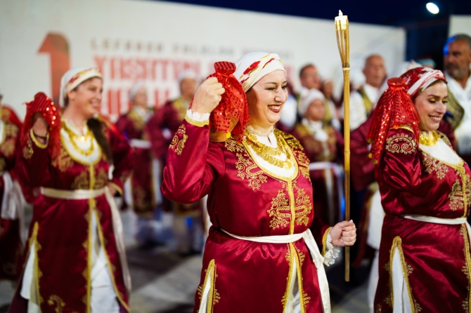 1. “Yaşatan Adımlar Halk Dansları Şöleni” Kızılbaş Parkı’nda yapıldı