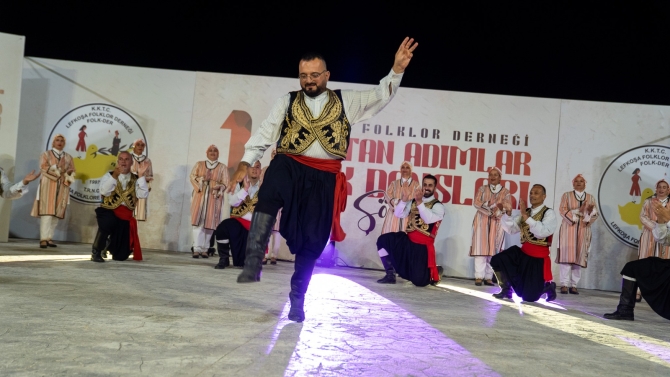 1. “Yaşatan Adımlar Halk Dansları Şöleni” Kızılbaş Parkı’nda yapıldı