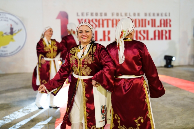 1. “Yaşatan Adımlar Halk Dansları Şöleni” Kızılbaş Parkı’nda yapıldı