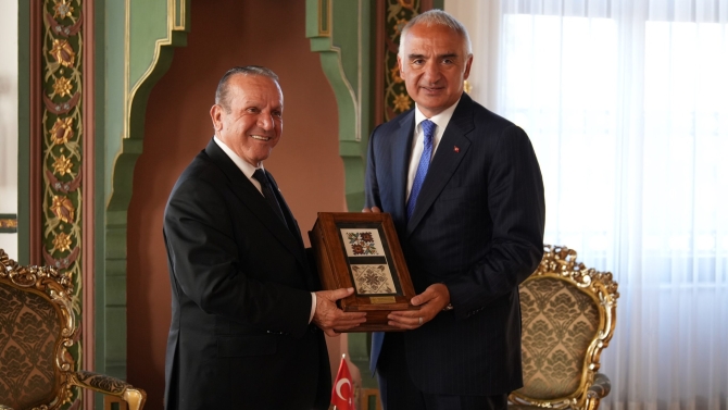 Ataoğlu, Murat Kurum ile görüştü…Kurum:Görüşmede, Kıbrıs’ta atık dönüşümü, çöp kamyonları, depozito iade makineleri ve atık su arıtma tesisi başta olmak üzere ortak projeleri değerlendirdik