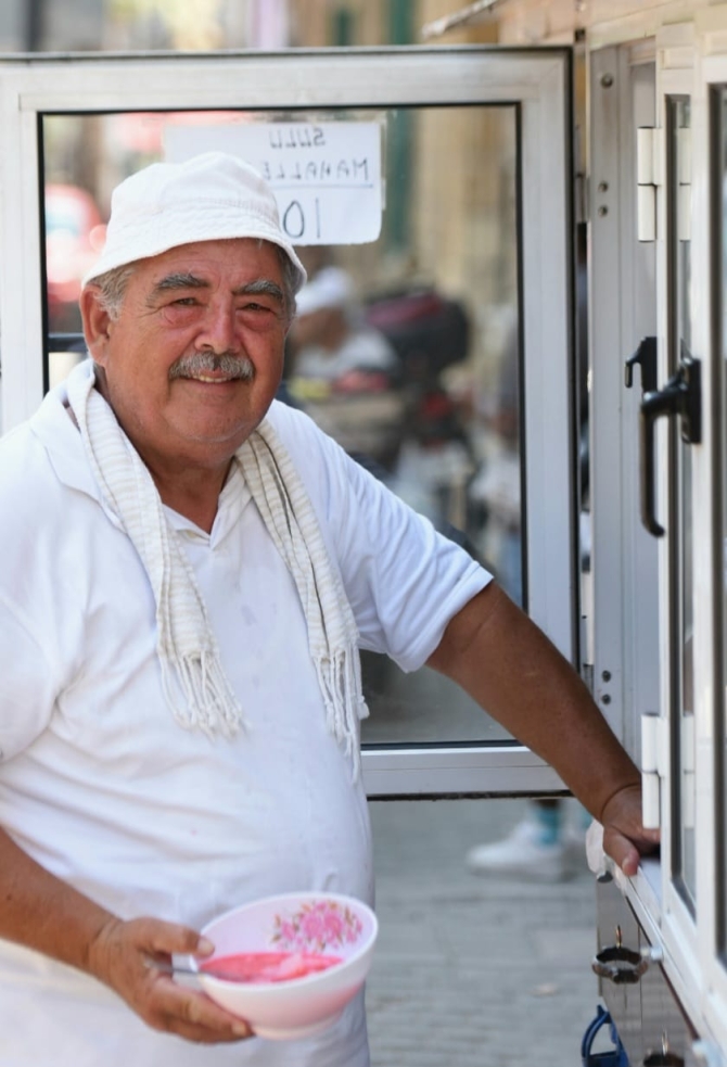 Kıbrıs kültürünün temsilcilerinden, Lefkoşa’nın simgelerinden biri; Hakan Aşık…