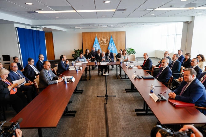 Kıbrıs Konulu Genişletilmiş 5+1 Formatlı Gayri Resmi Toplantıda 5+1 formatındaki ana oturuma geçildi