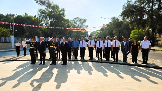 20 Temmuz Barış Harekatı’nın 51’inci yıl dönümü;Lefkoşa’daki ilk tören Şehitler Anıtı önünde düzenlendi