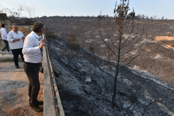 Erhürman, Limasol’da yangın bölgesinde incelemelerde bulundu
